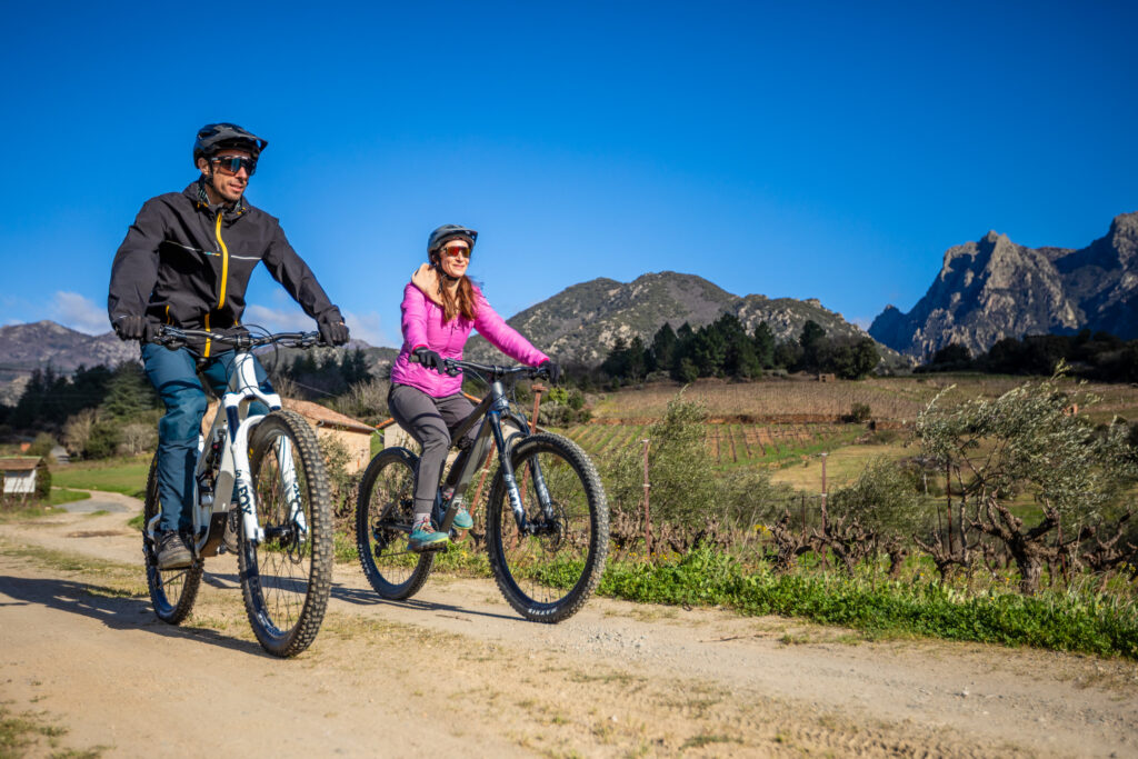Personne en VTT électrique dans le Caroux
